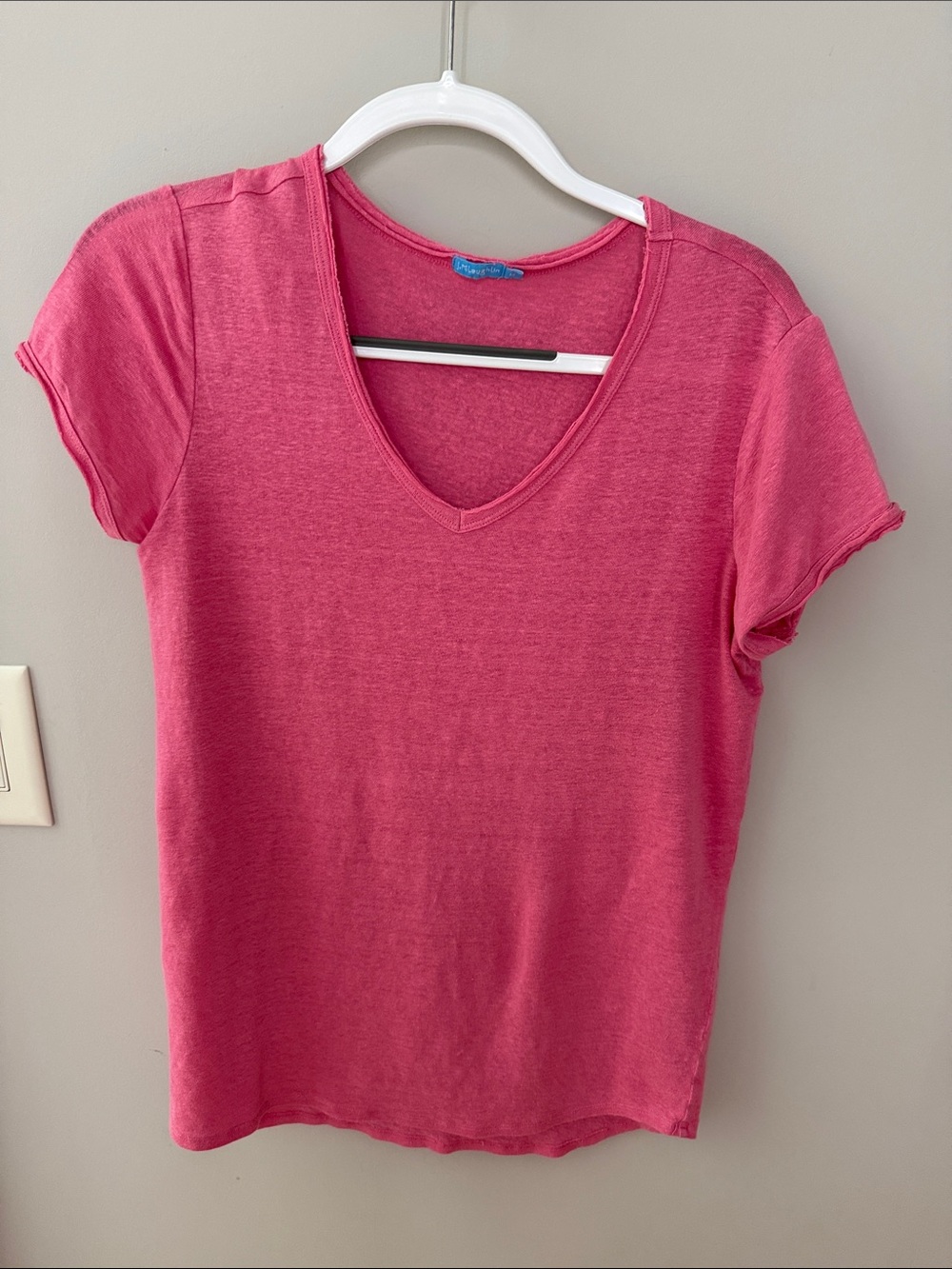Women's V-Neck Short Sleeve Top in Pink